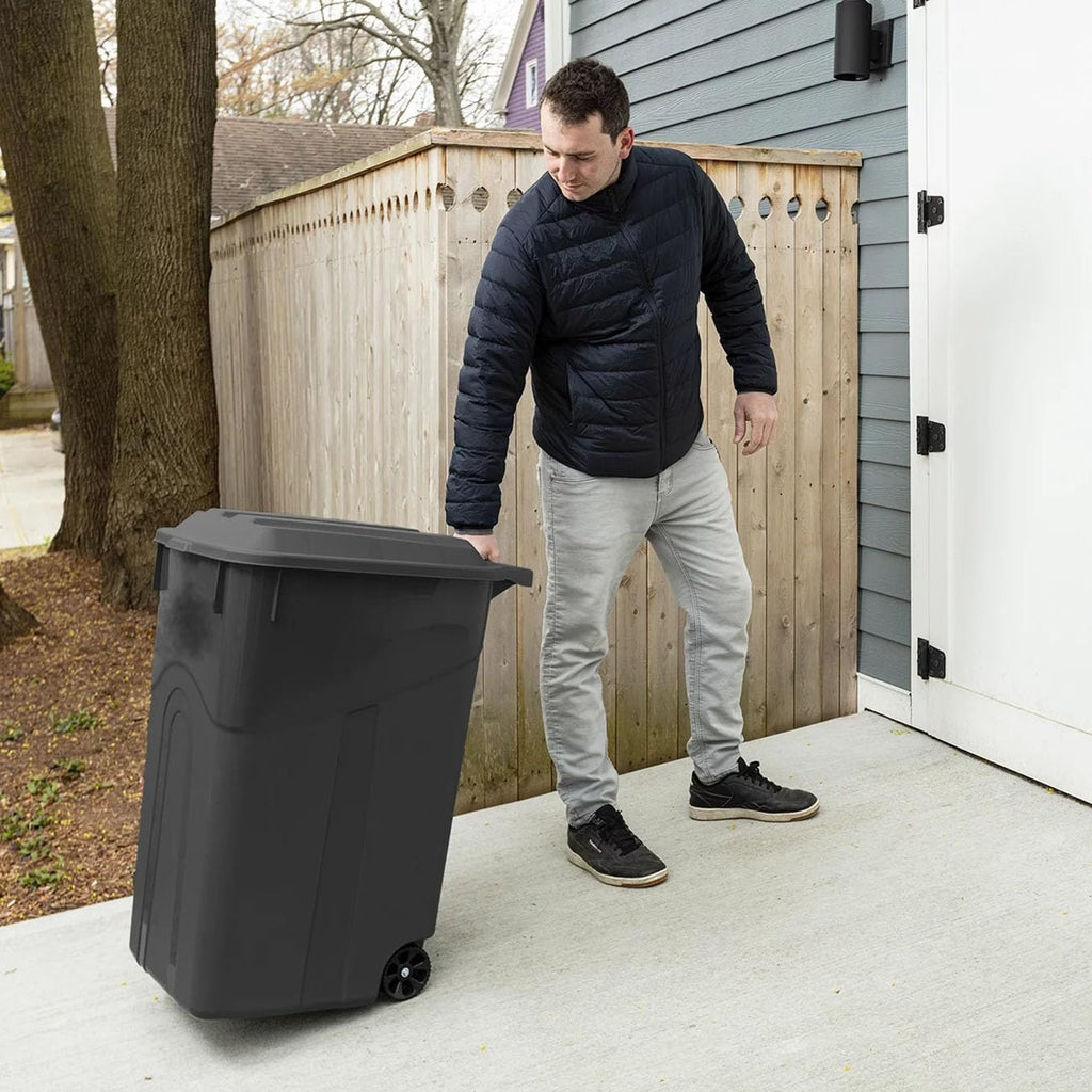 Black 45-Gallons Plastic Wheeled Trash Can with Lid I31951